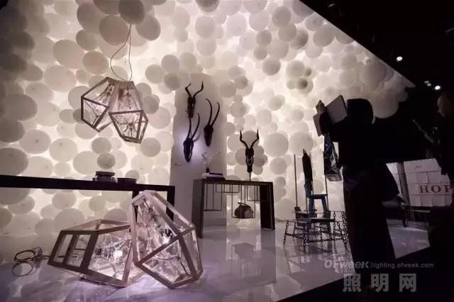 2016年米兰国际家具展上的创意灯具